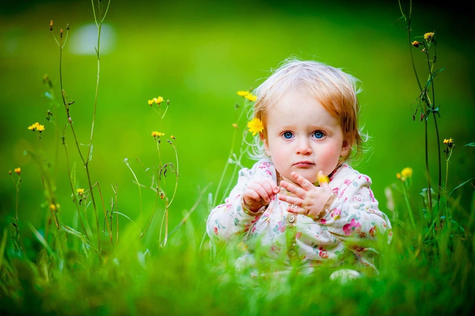 field-european-baby-girls-hd-wallpapers