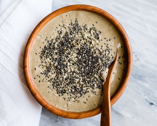 smoothie-bowl-with-chia-and-hemp