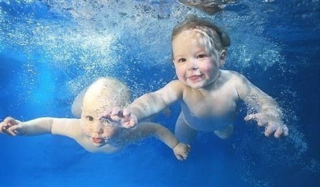 babies-are-awesome-baby-swimming-m0ax40zr1wsi22kqh4kkvdcsxthsm8p233vpvbs3g0